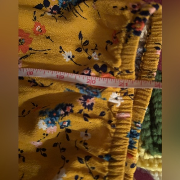 St. John’s Bay yellow ,floral pit to pit 24in. From shoulder to hem 26 inches . - Picture 4 of 6